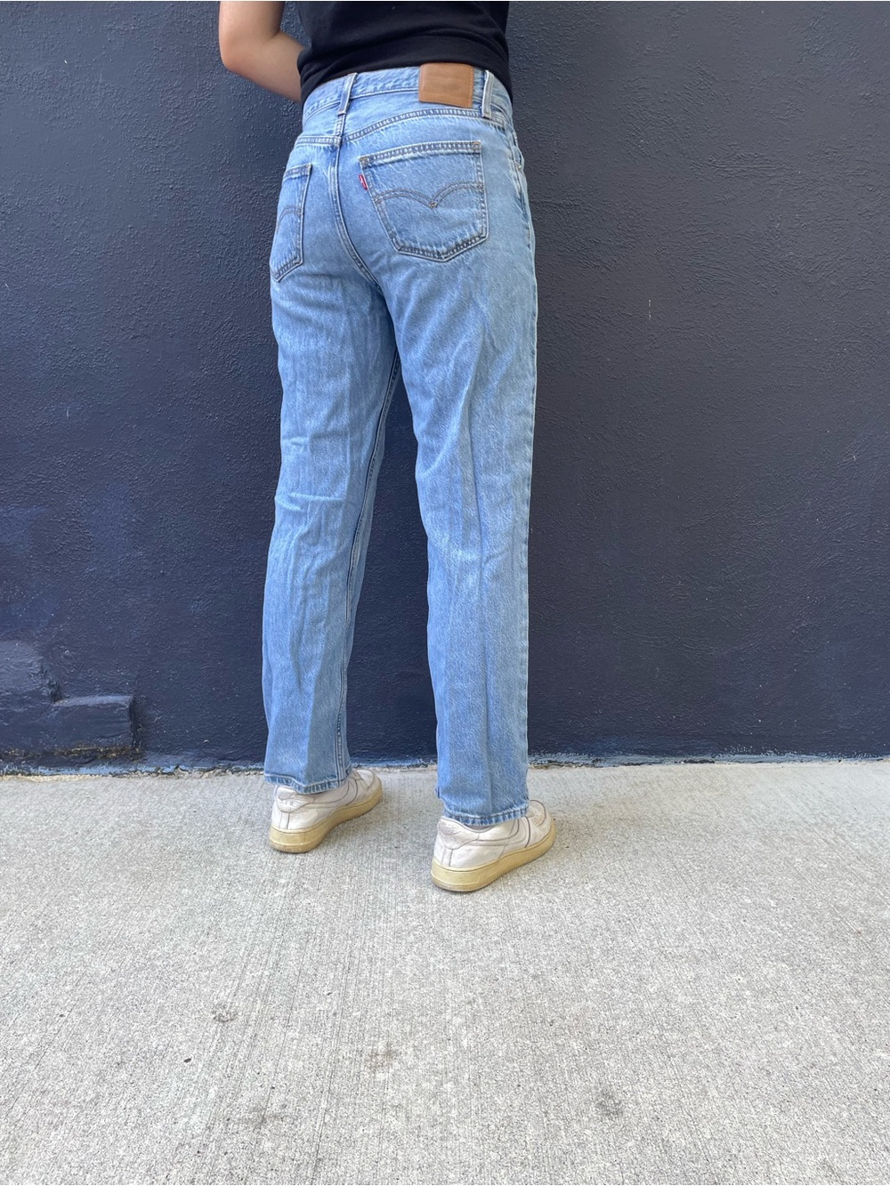 Lightwash Levi’s Premium loose straight denim jeans size 26x30
